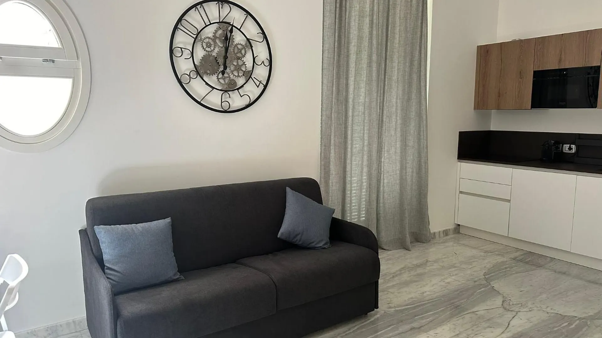 Lily Suite Palermo 0*,  Italia