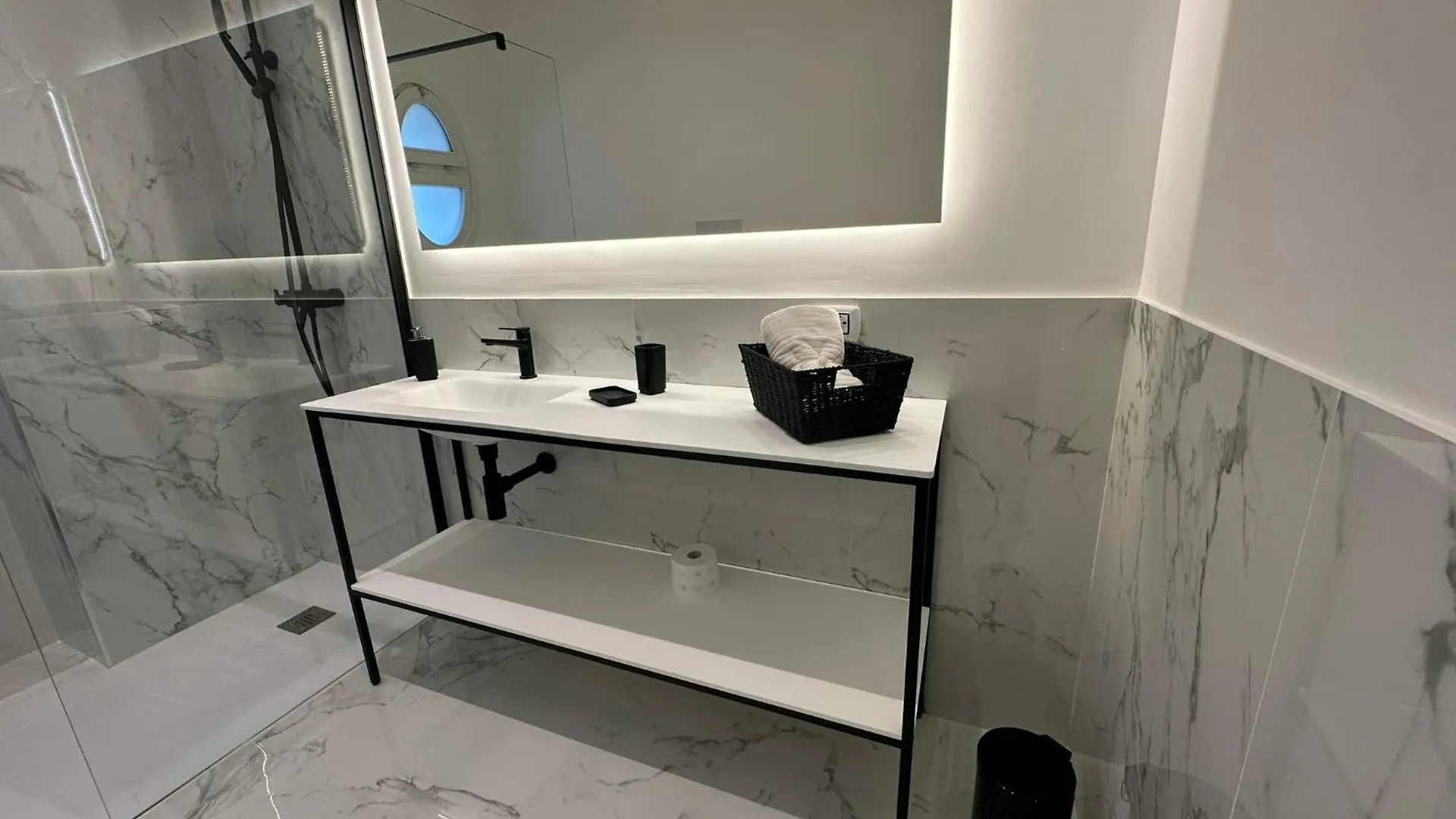Lily Suite Palermo 0*,